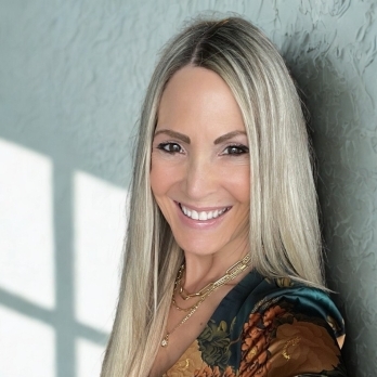 Suzanne Jasinski