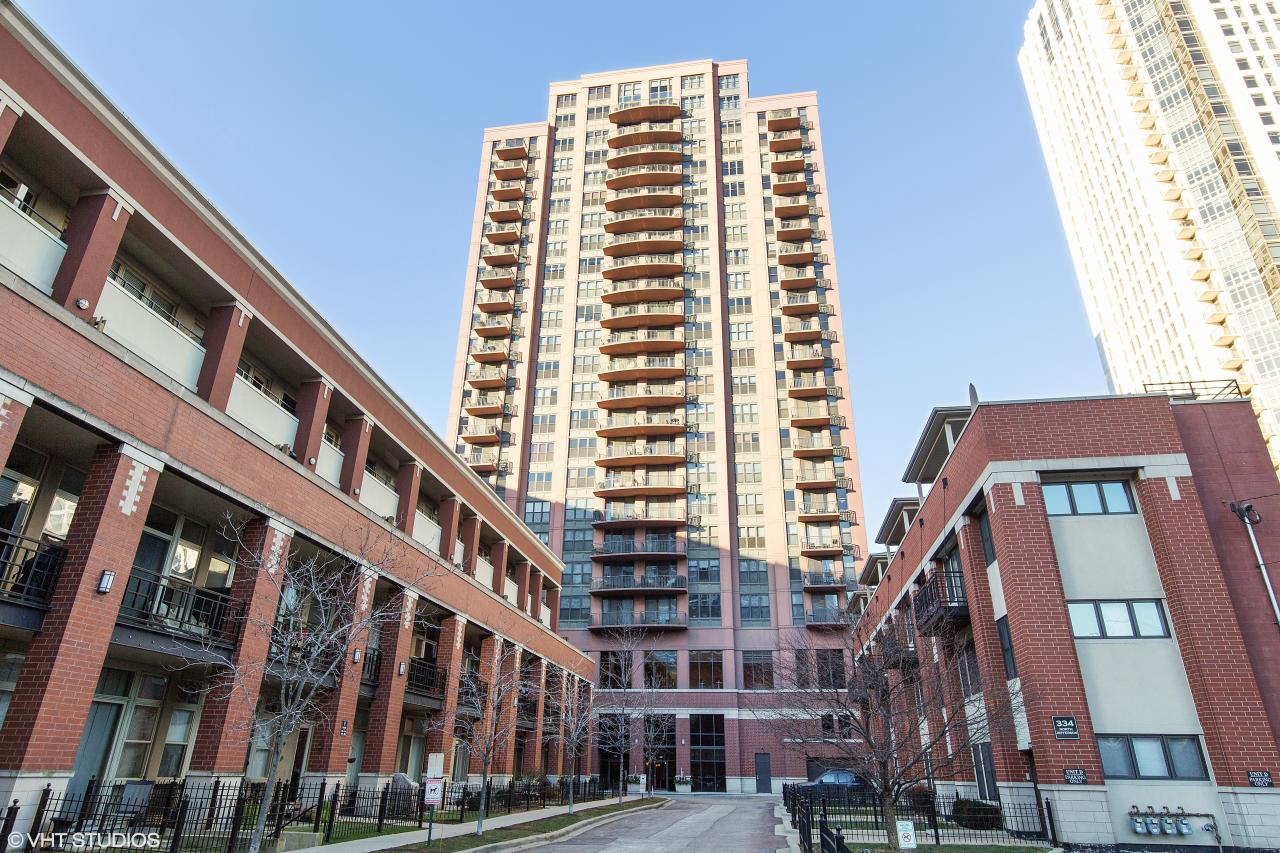 Kinzie Station - Exterior