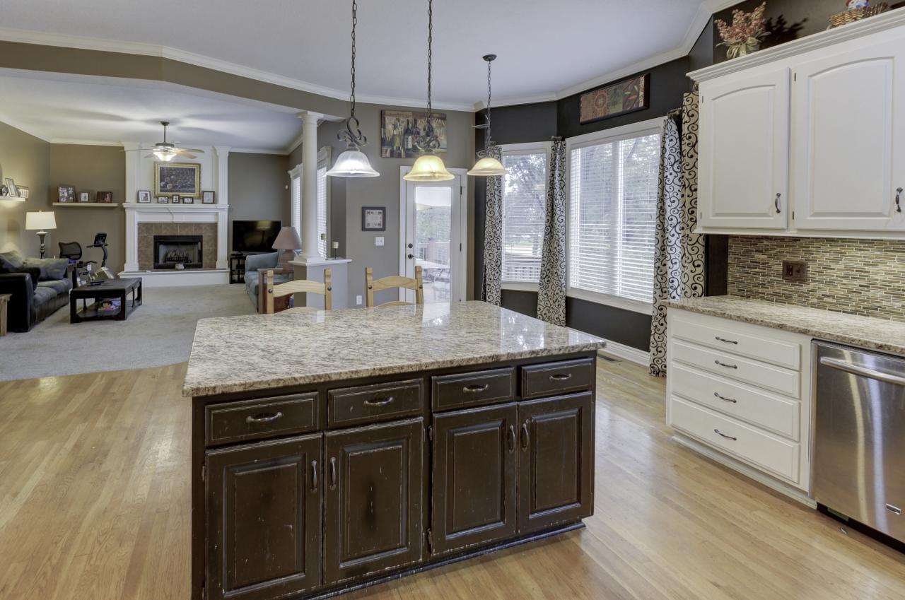 13428 W 138th, Overland Park, Kansas 66221 presented by Dowell Family Team of Berkshire