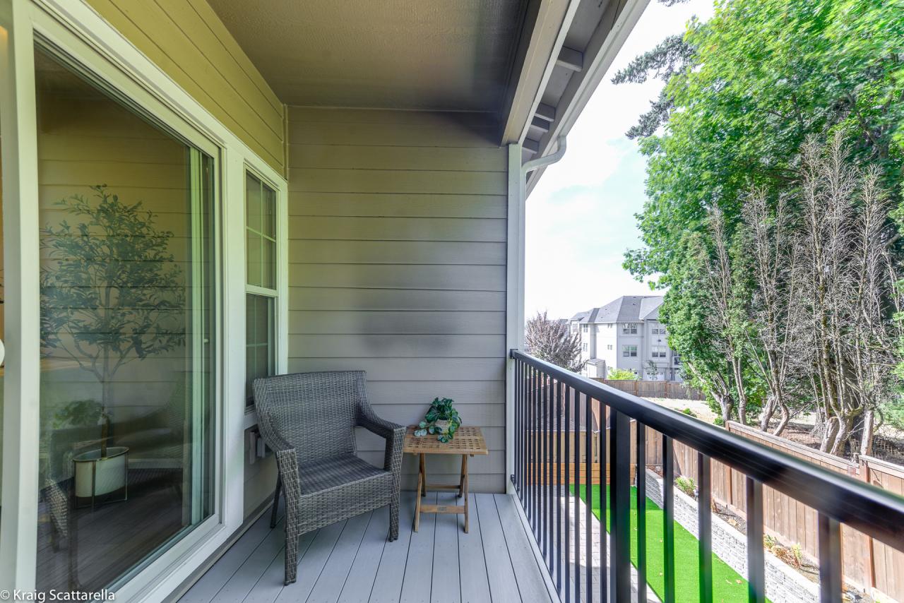 Balcony<br/>