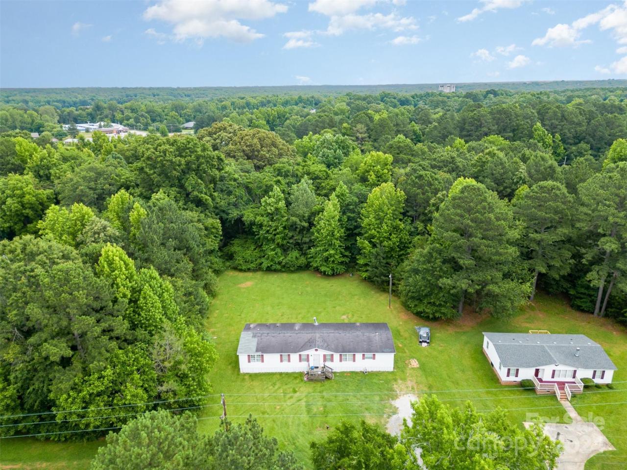Incredibly spacious home sitting on large private property 1.37 acres