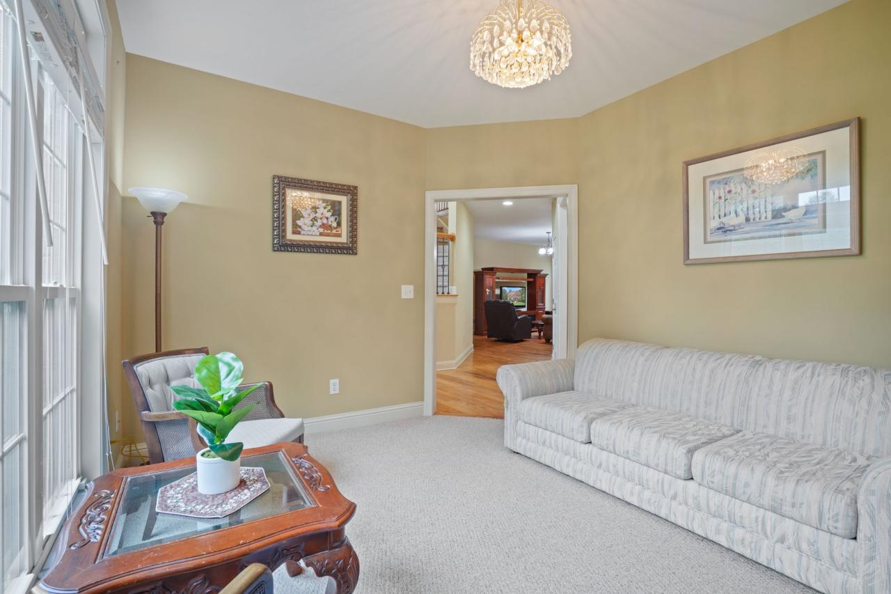 Front Sitting Room/Office