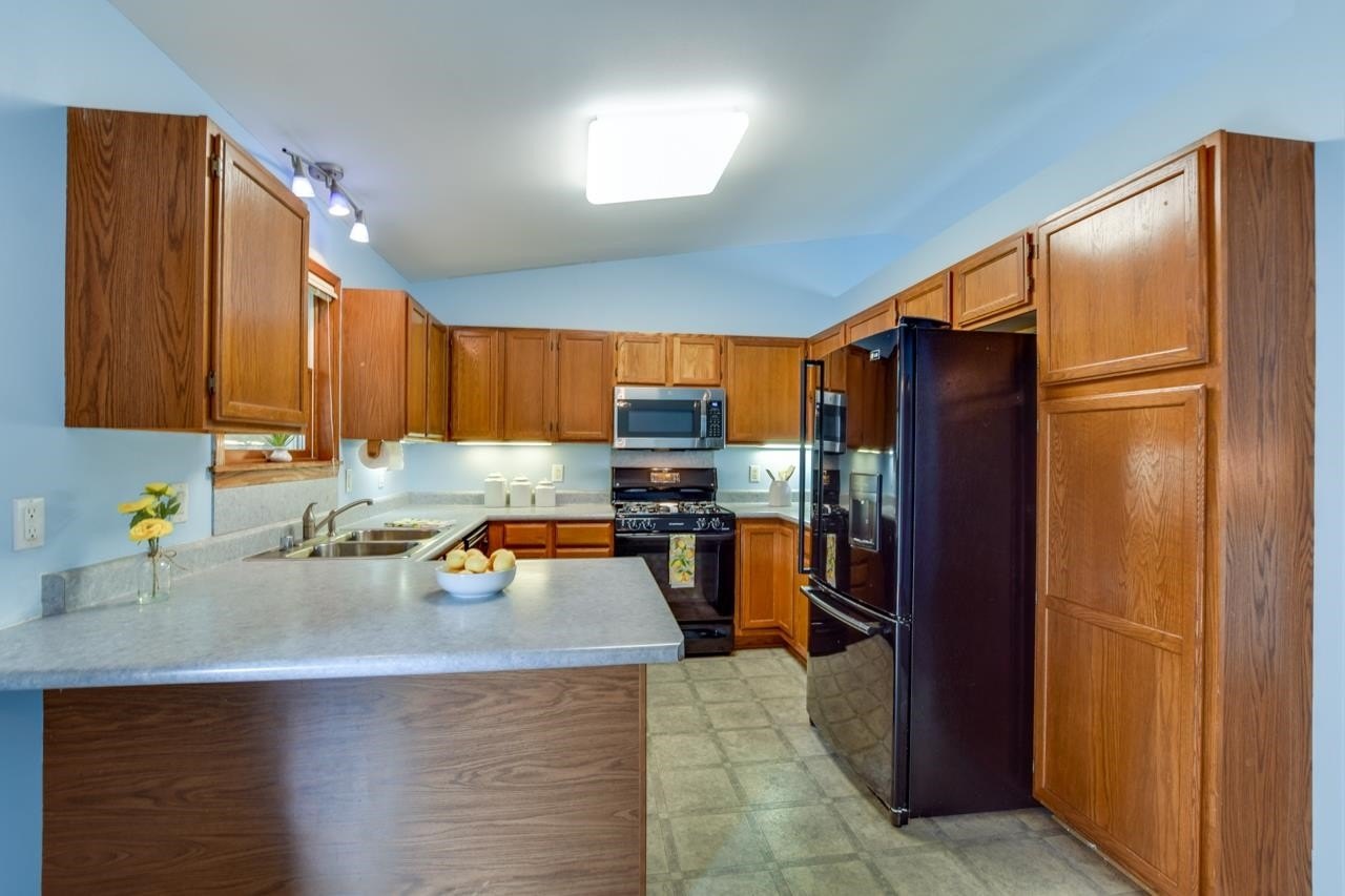 Solid Oak Cabinets + Pantry<br/>