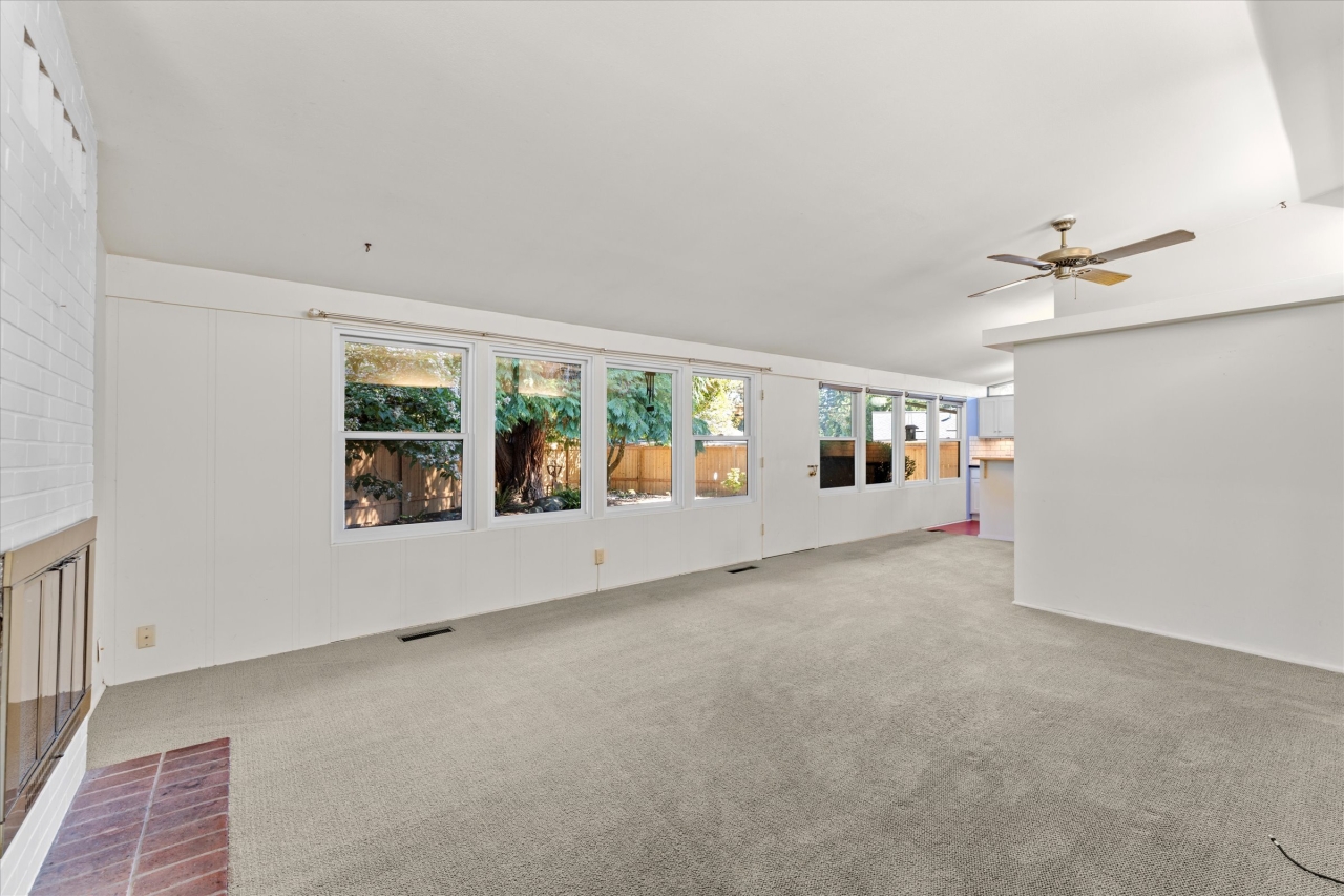 Living Room/Dining Room