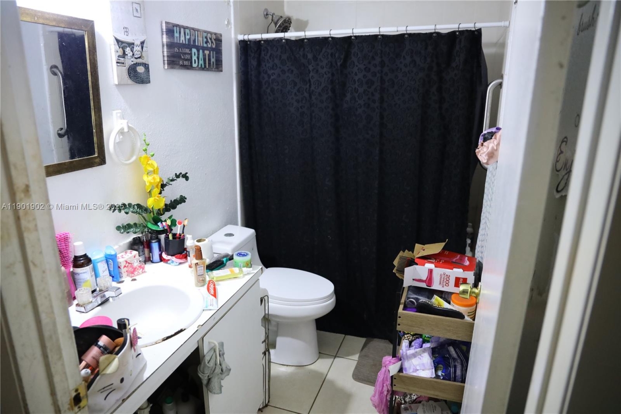 A11901902-11735-NW-22-CT-3-Bathroom