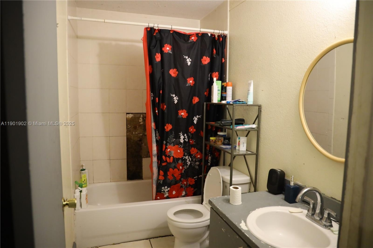 A11901902-11735-NW-22-CT-7-Bathroom