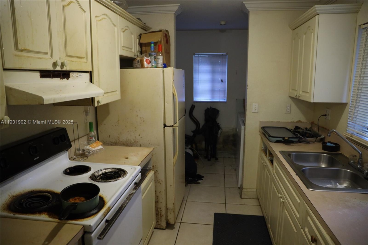 A11901902-11735-NW-22-CT-8-Kitchen