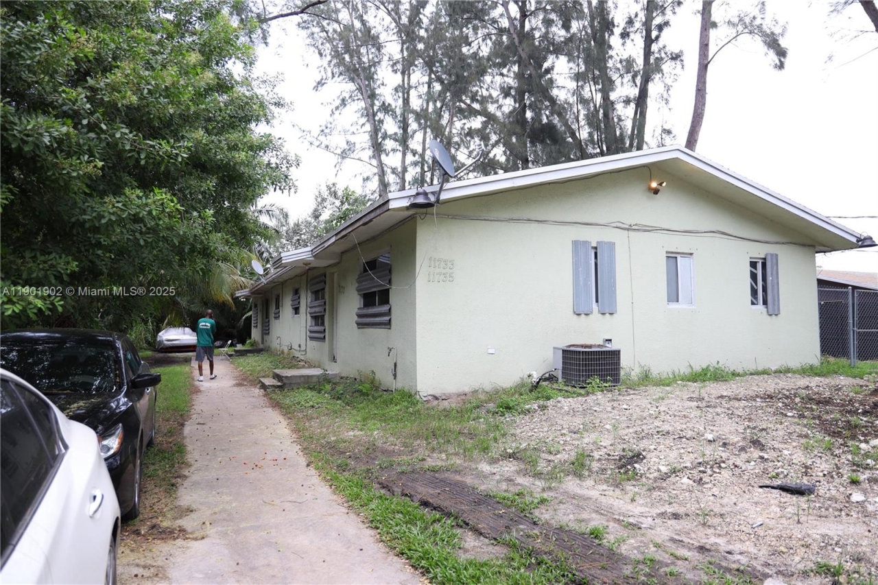 A11901902-11735-NW-22-CT-9-Side of Structure