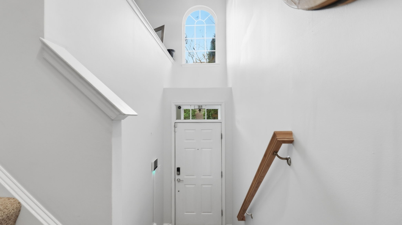 Two-story foyer
