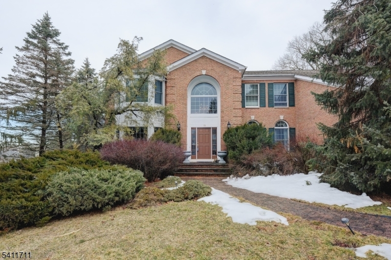18 Tree Top Ln Chatham NJ