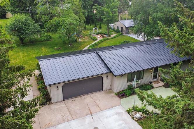 2-Car Attached Plus 2-Car Detached Garage