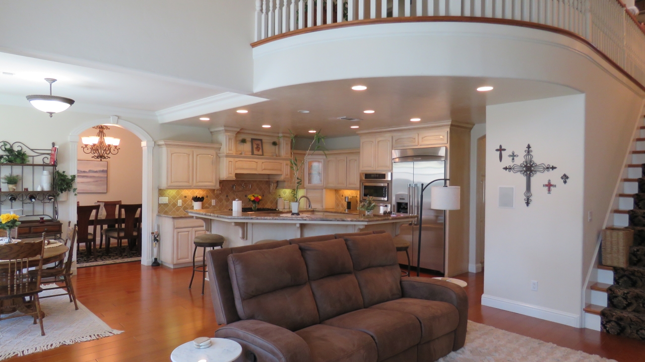 Full Kitchen Area