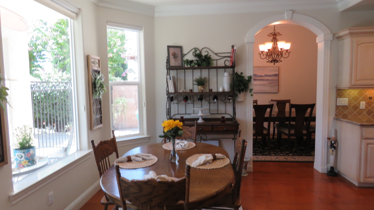 Kitchen Eating Area