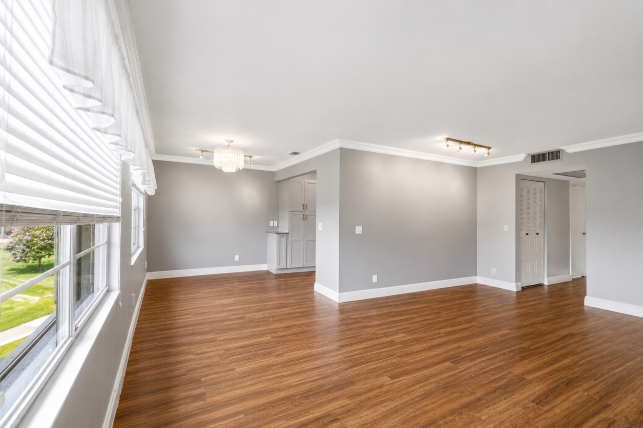 Living/Dining Area