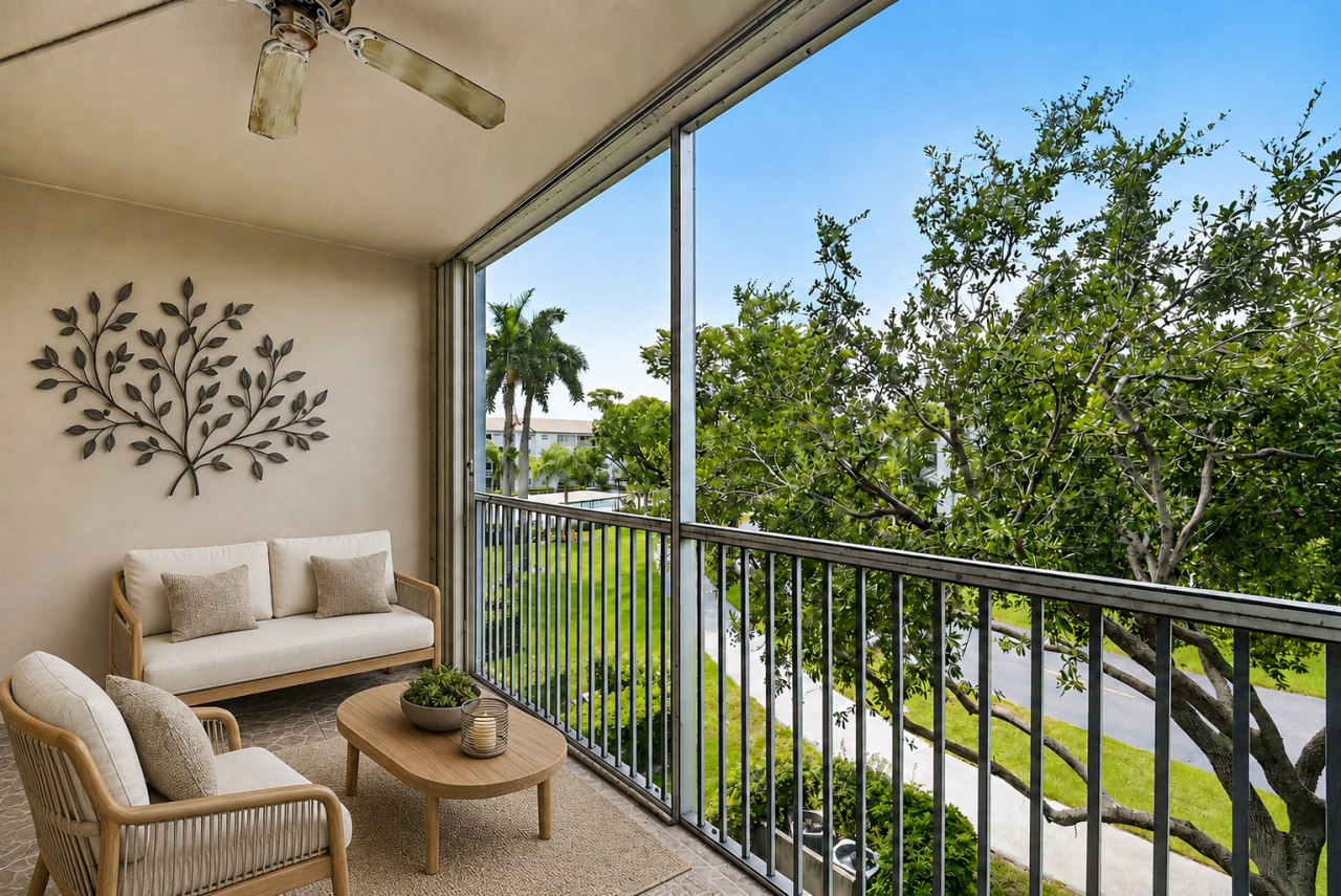 Large Screened Balcony