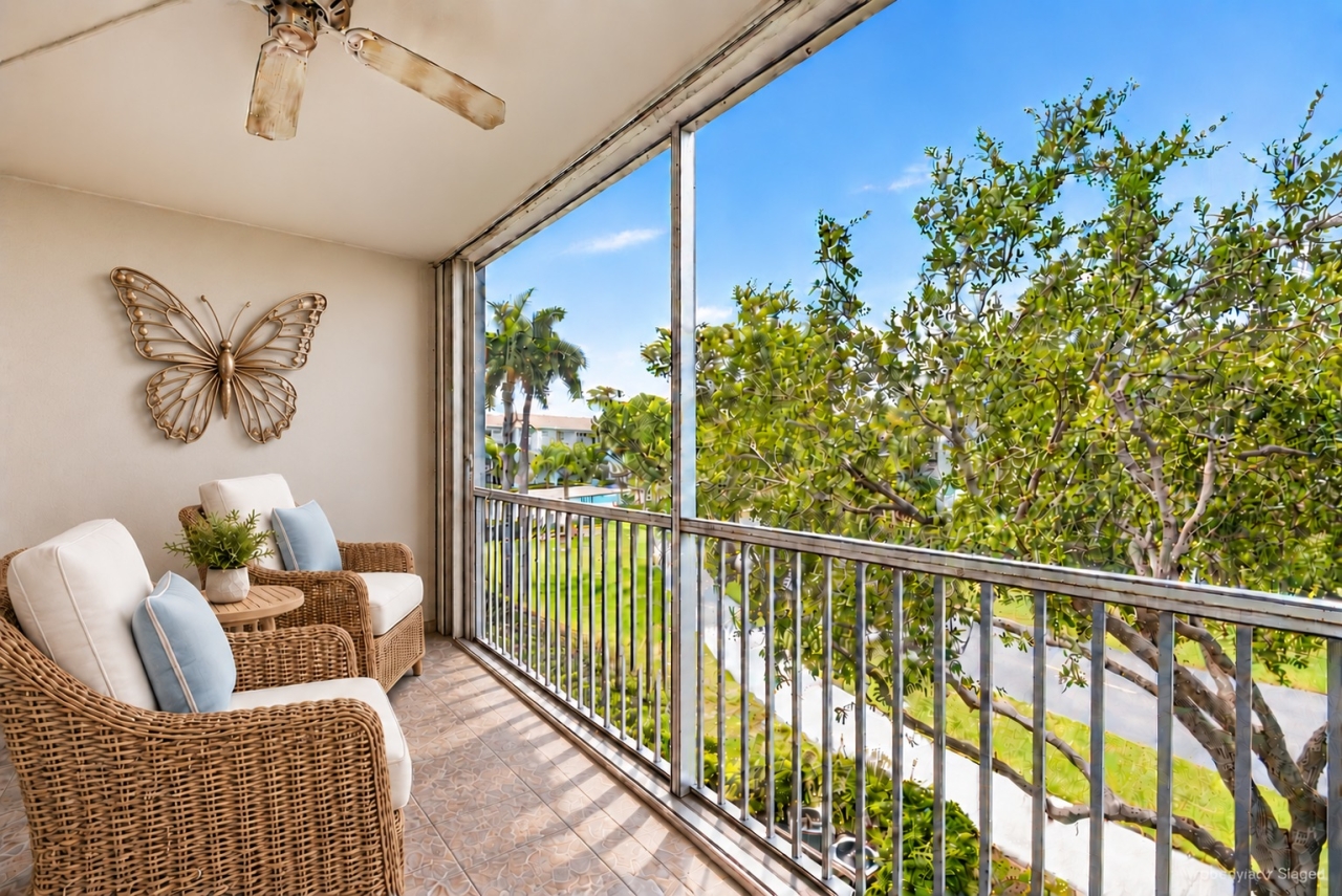 Large Screened Balcony