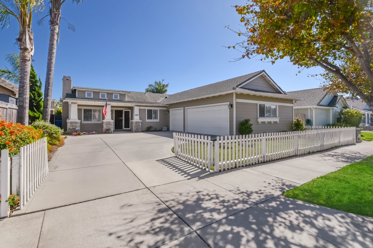 Front Driveway View<br/>Single-story functionality!