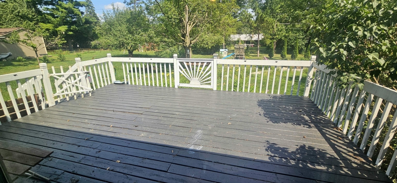 Deck Overlooks Spacious Park-like Backyard