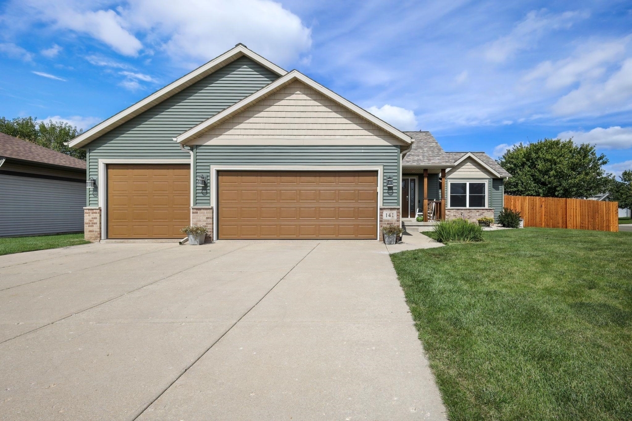 Ranch with 3-Car Heated Garage!<br/>