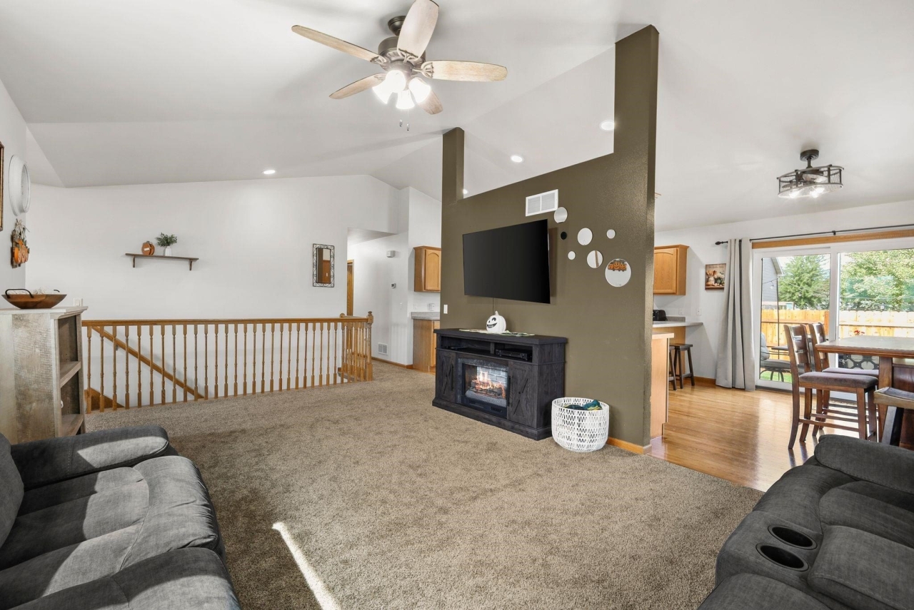 Vaulted Ceilings <br/>