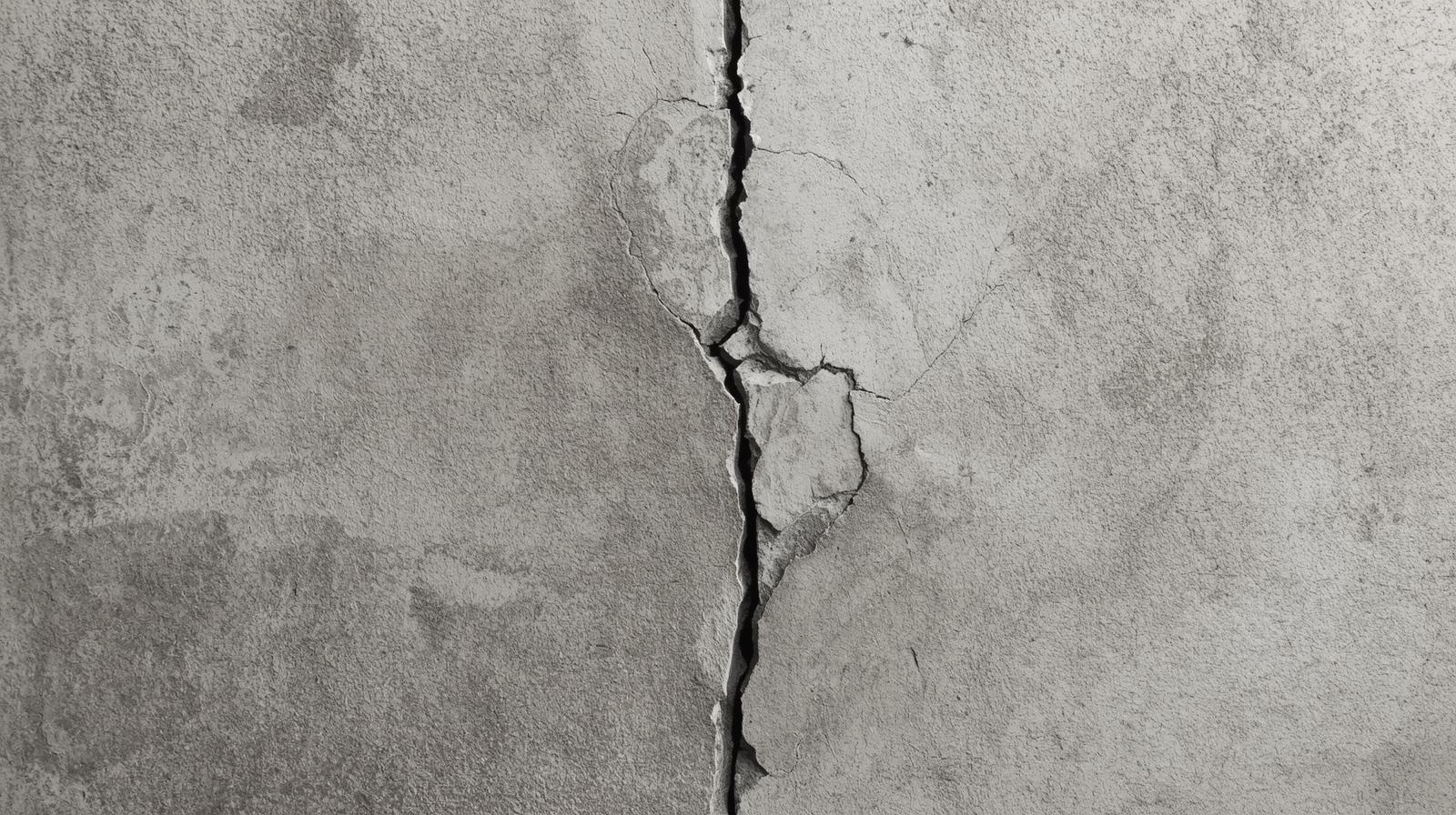How to Repair a Crack in Concrete - DIY Retaining Wall®