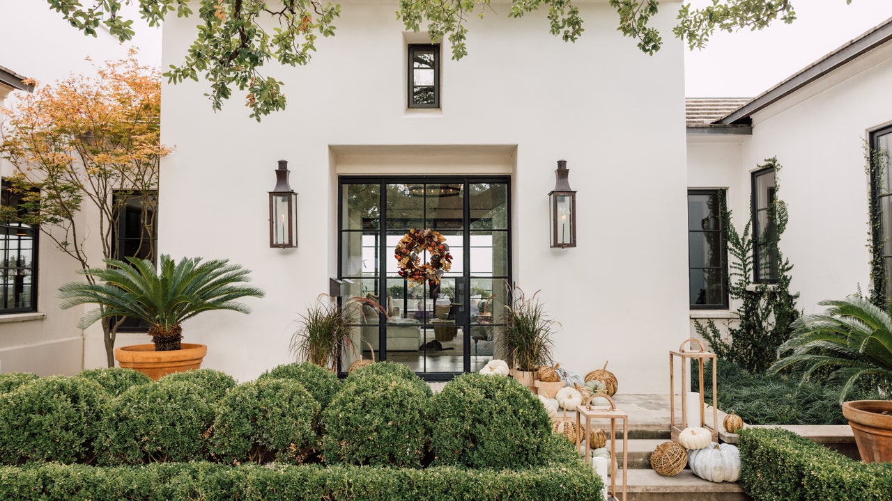 16 Stylish Front Door Decor Ideas for Every Season
