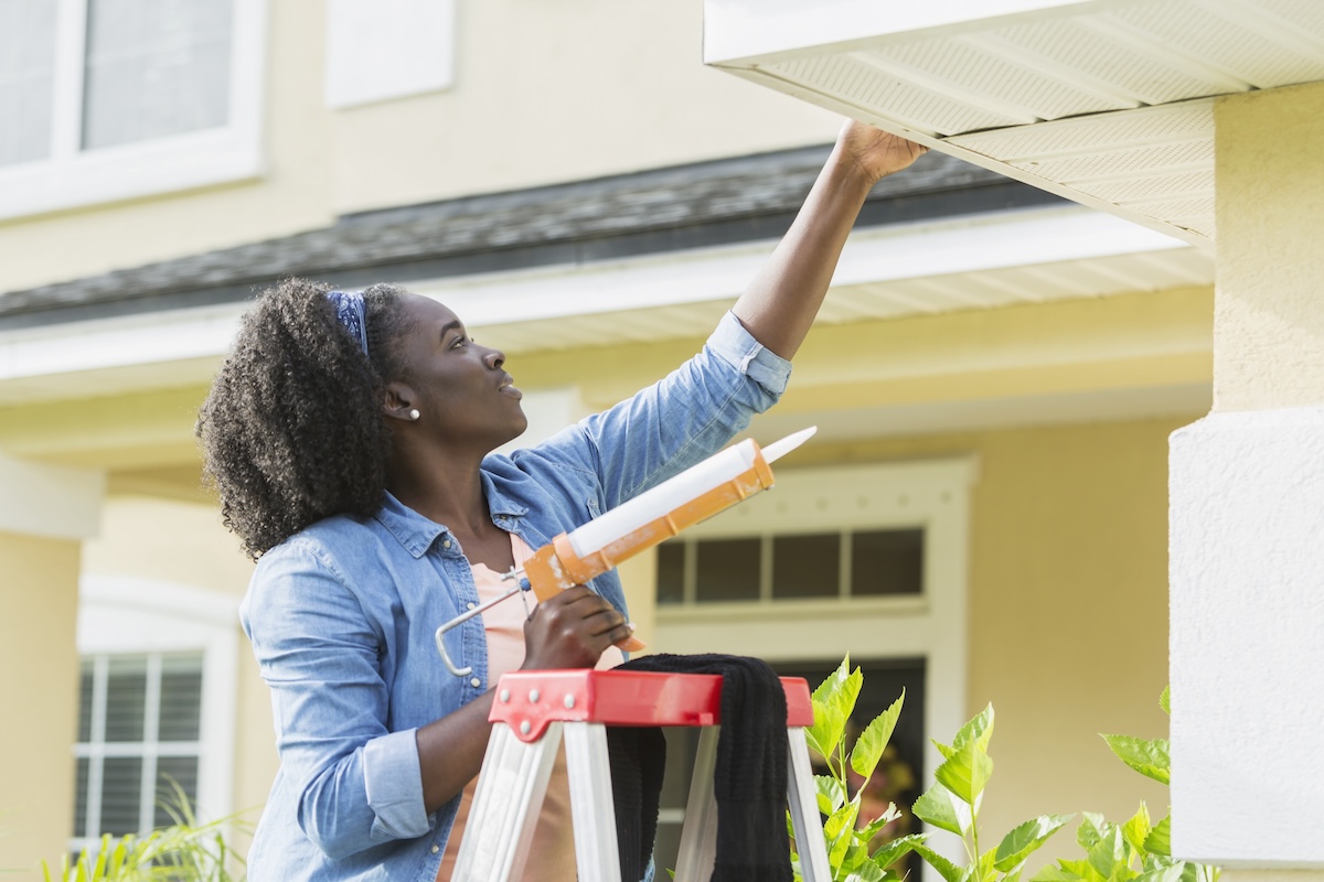 15 Quick Home Repairs Everyone Should Know How to Do