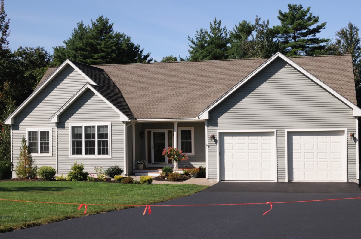 The Best Driveway Sealers for Asphalt and Concrete Surfaces