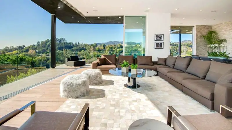 17 Jaw-Dropping Mansion Living Rooms