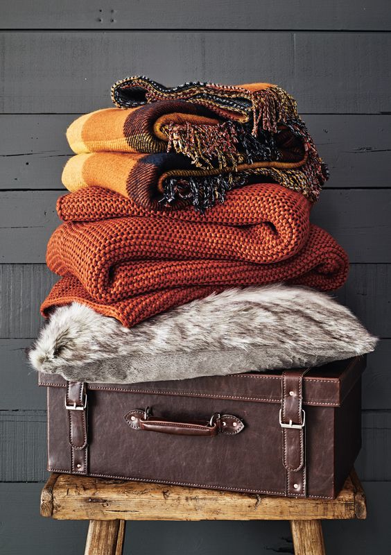33 Cozy Fall Bedroom Decorating Ideas