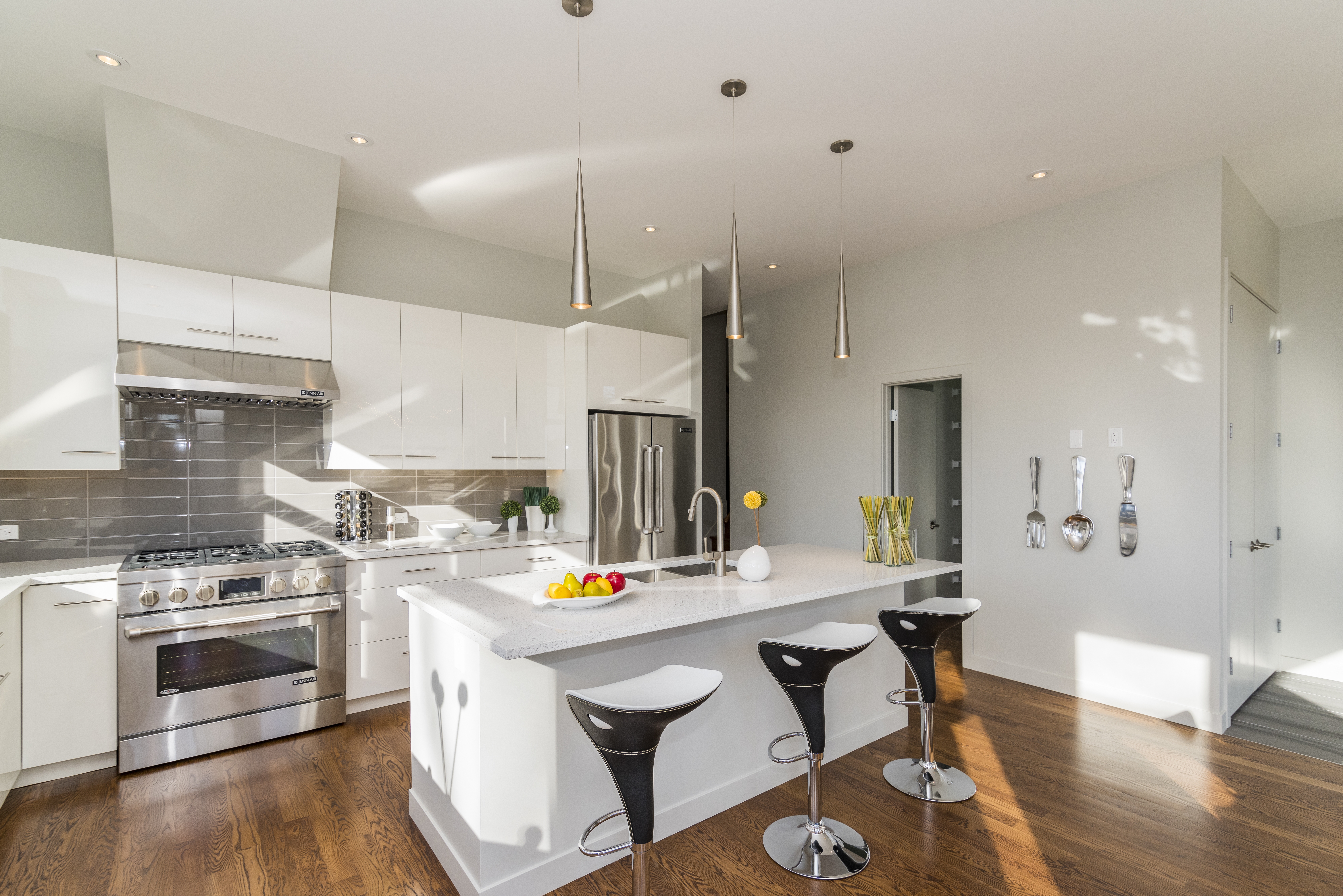 15 Spectacular Before and After Kitchen Makeovers