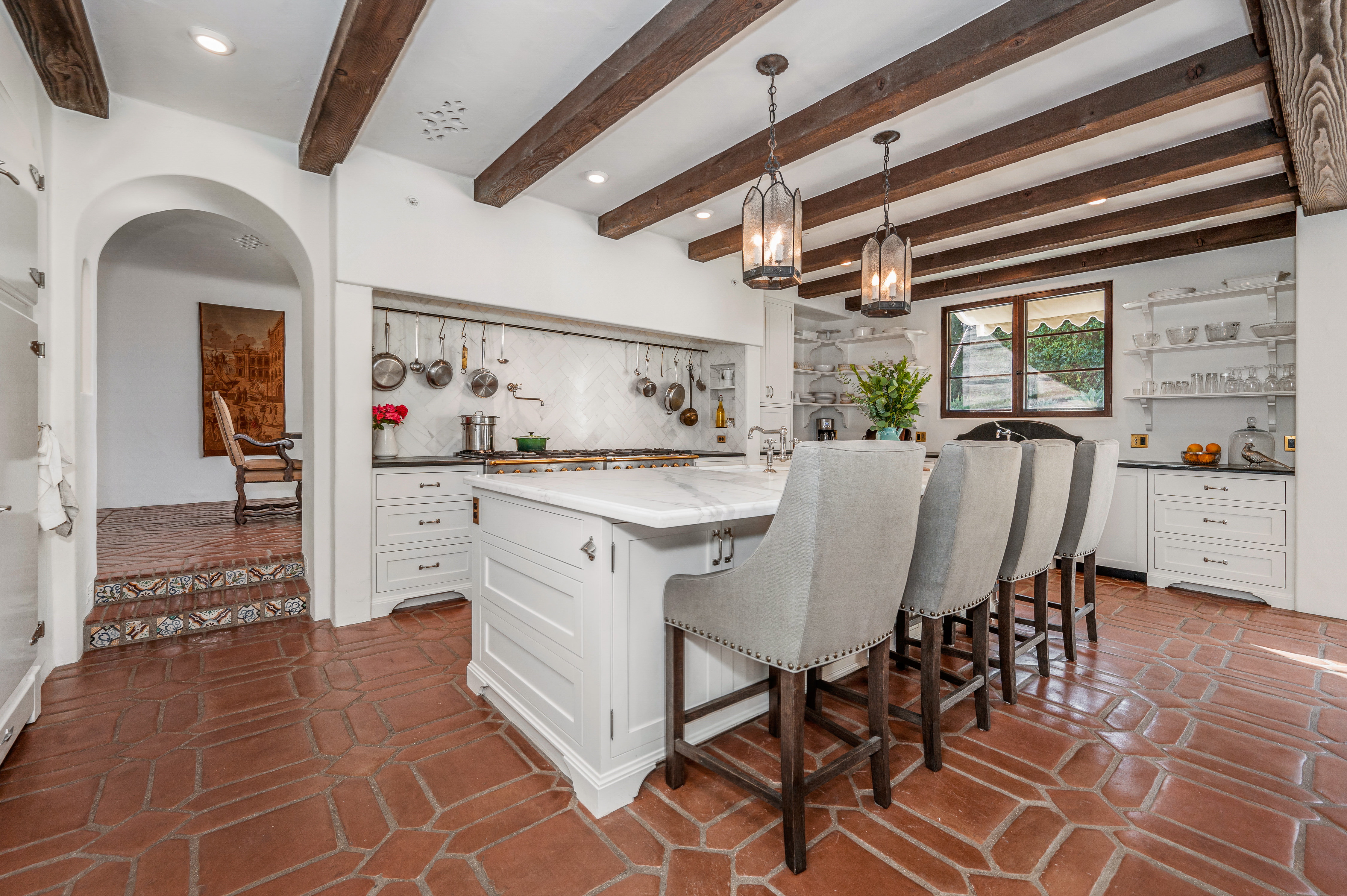 25 Cheerful Spanish Style Kitchen Designs