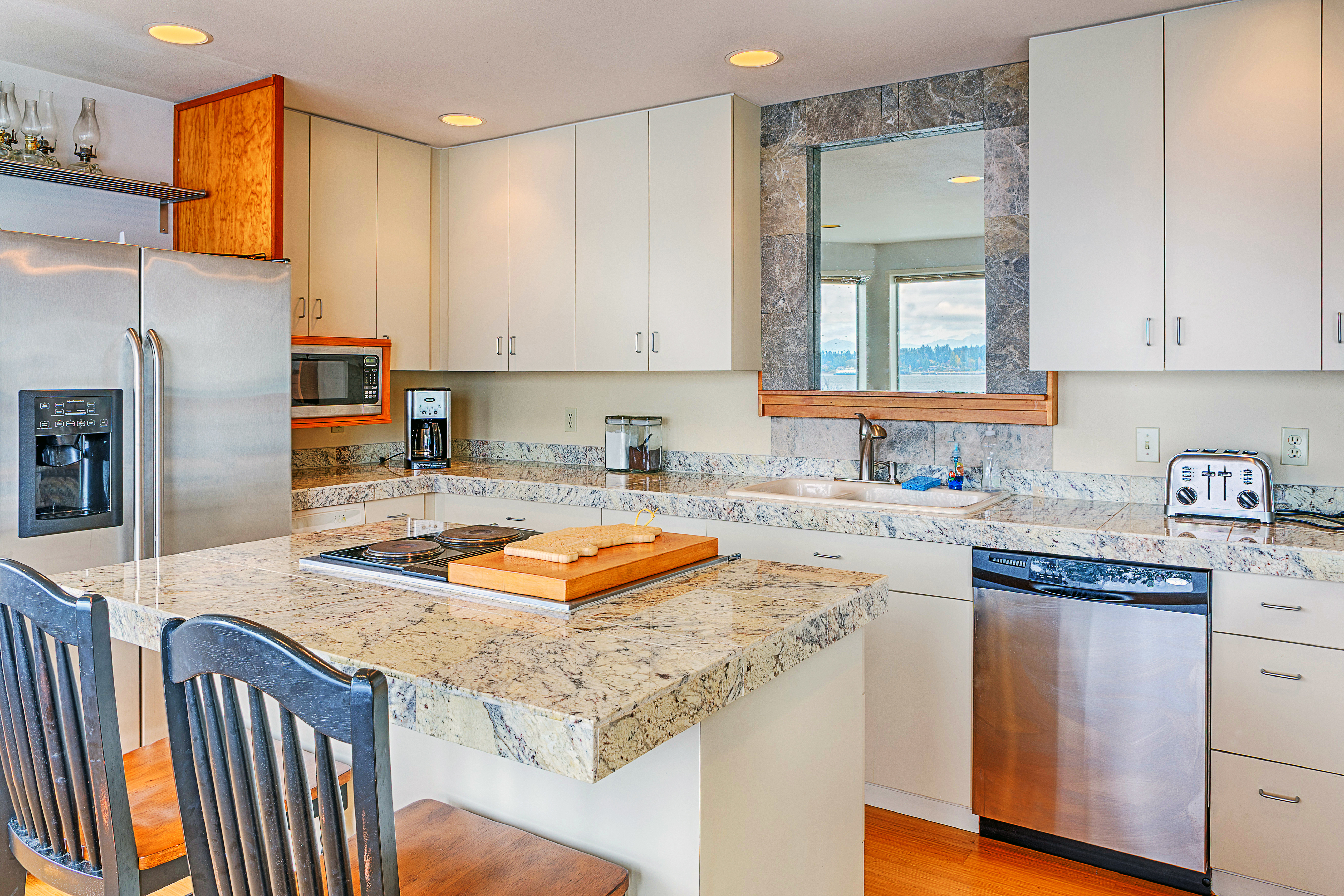 11 Fresh and Modern Kitchen Countertop Ideas